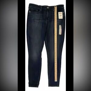 Signature Levi Strauss Women's W33 L30 Modern High Rise Skinny Jeans #4302